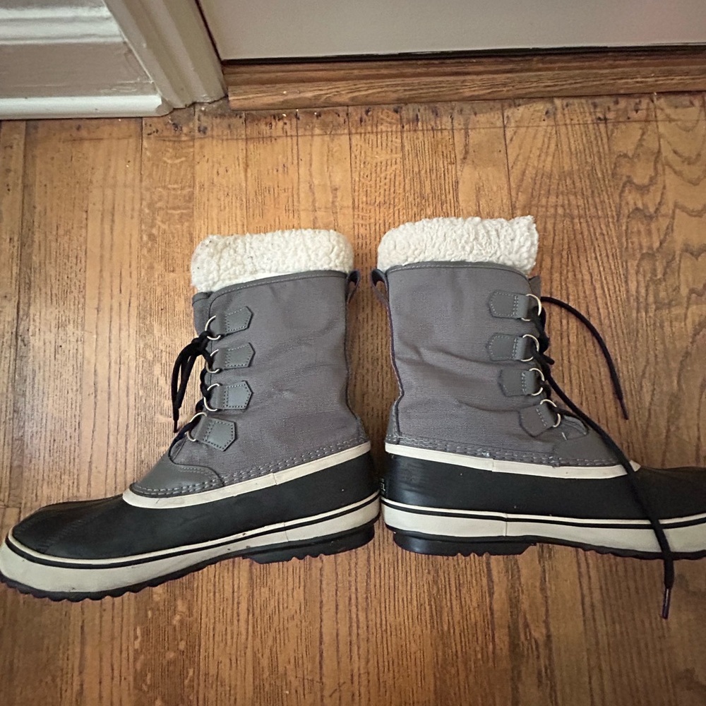 Women’s Sorel snow boot - size 10 - Picture 3 of 6